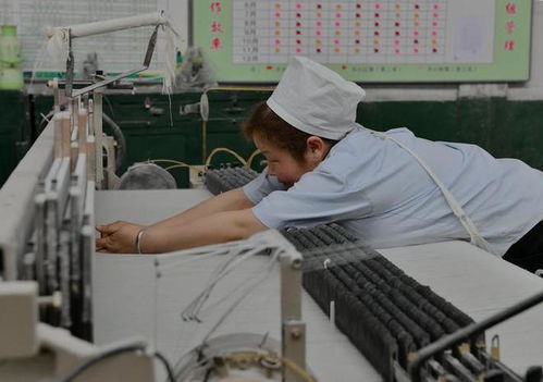 紡織車間“火爐”之謎 女職工汗如雨下，空調為何成奢望？